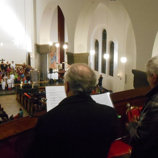blick-von-der-empore-el Montessori-Schulzentrum Leipzig - Neuigkeiten - Adventskonzert - Besinnliches Gewusel von Engeln, Menschen und Tieren